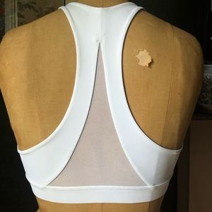 Lululemon NWOT Snow White sports bra 8 cutouts